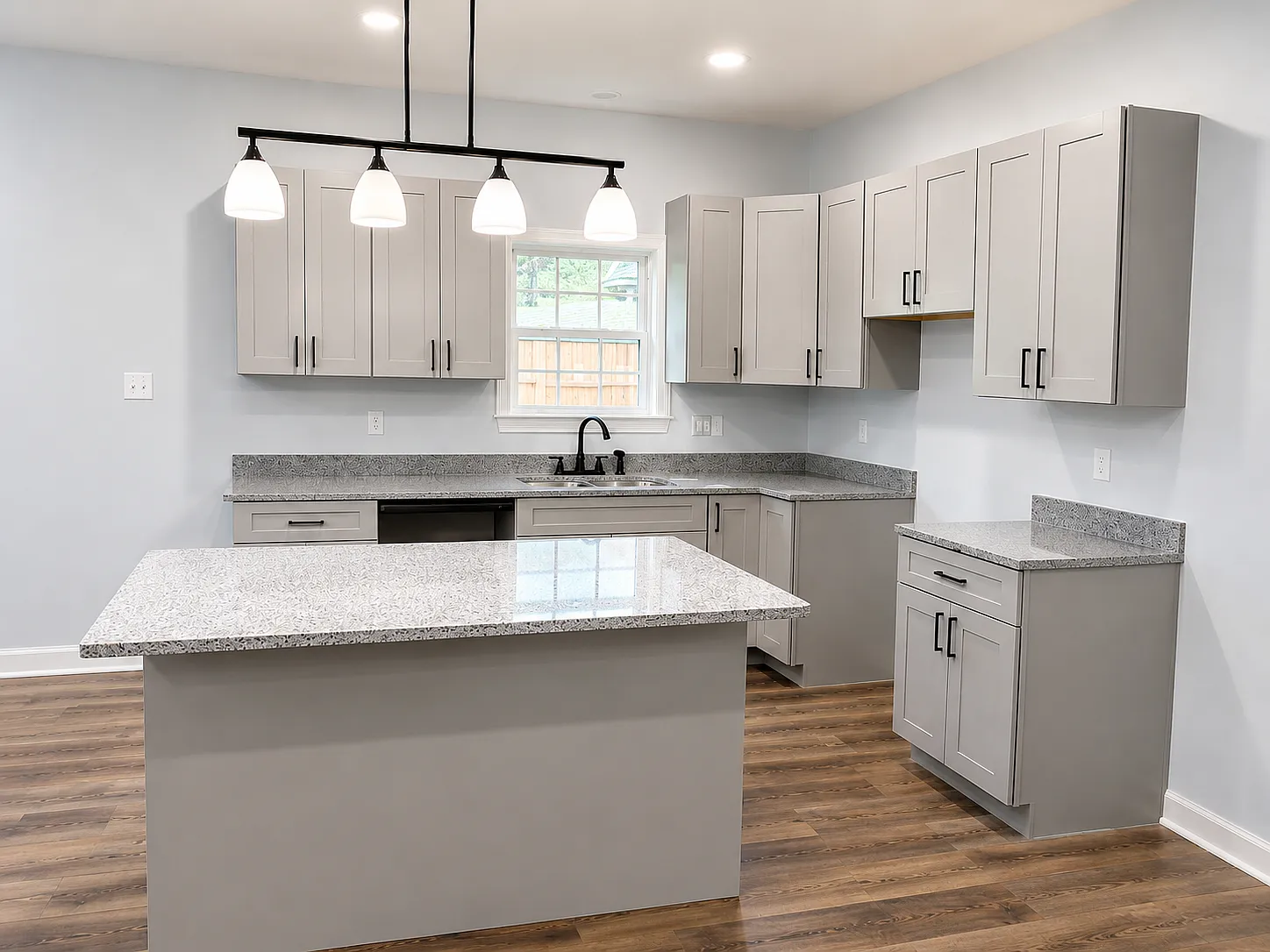 3 bed, 1204 sqft, $1,595 — Photo 3