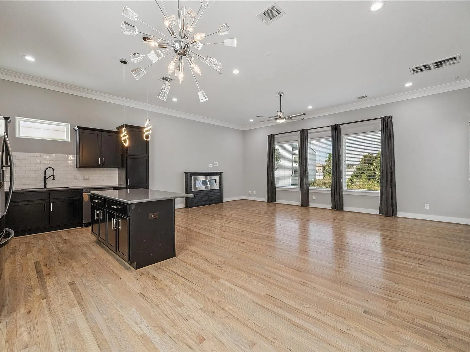 3 bed, 4.0 bath, 1868 sqft, $2,950 — Photo 1
