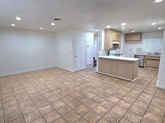 2nd image of 424 N Cerritos Ave