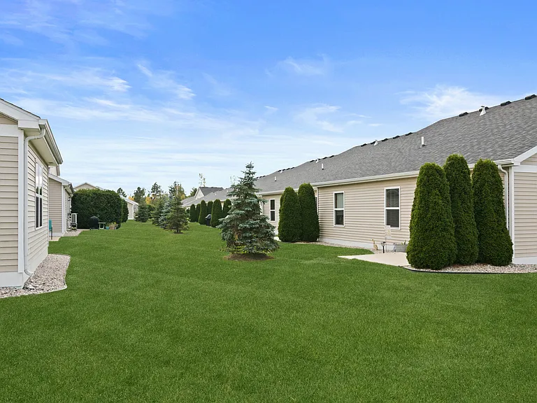 Perry Creek Townhomes - Midland, MI — Photo 33