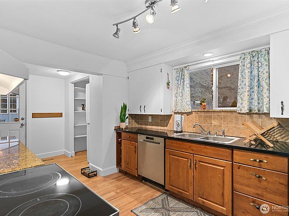 5th image of 211 Riverfront Drive