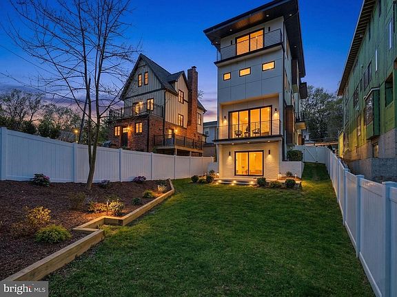 5th image of 2211 Military Rd