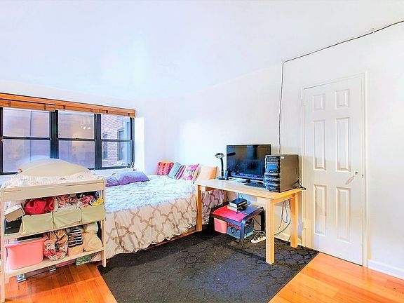 2nd image of 301 E 63rd St APT 5K