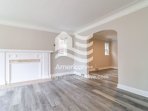 907948_002_living_room_14050596.jpg