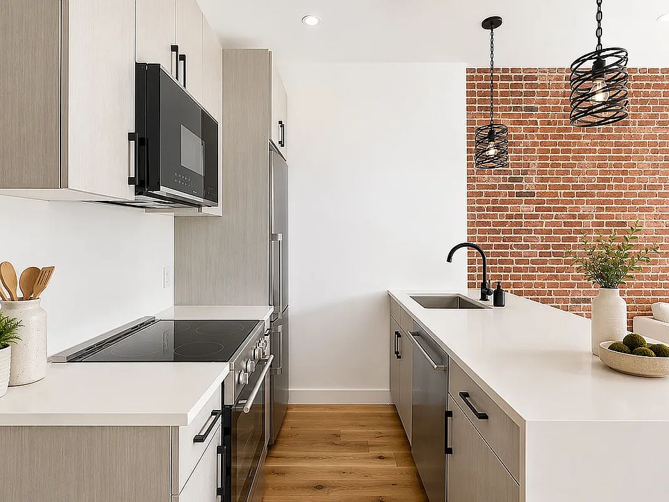 2nd image of 441 Irving Ave #5A