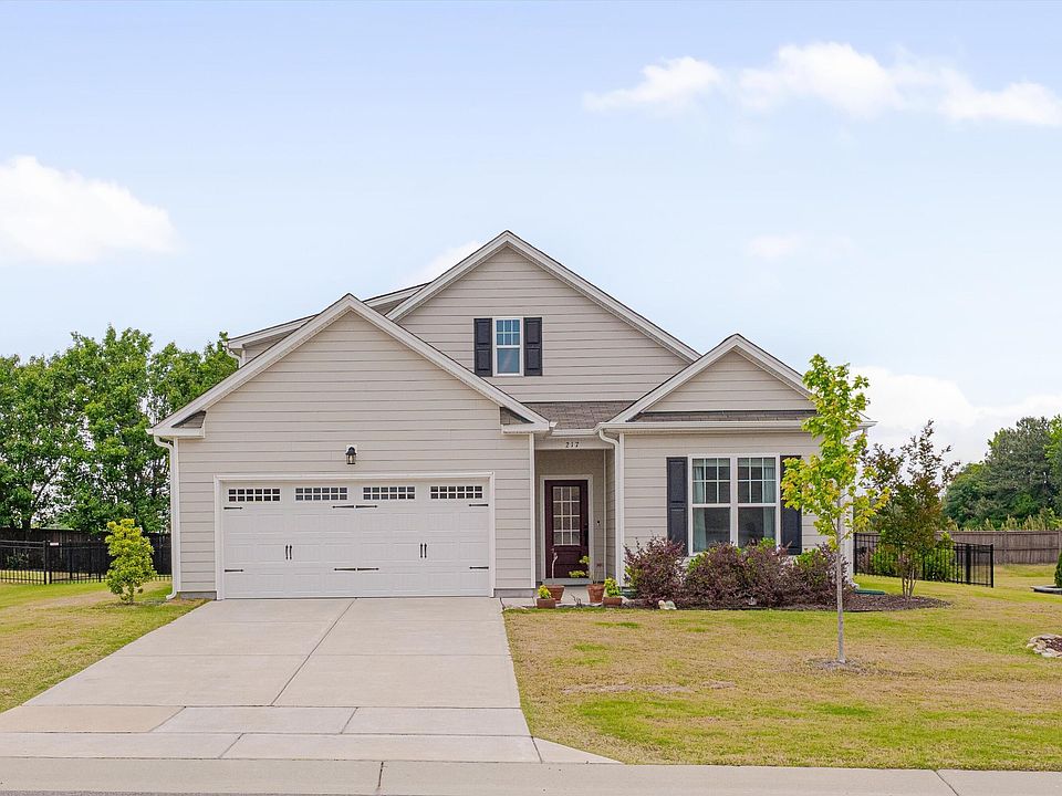 1st image of 217 Lily Oak Dr