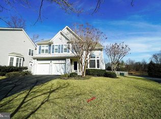 5875 Linden Creek Ct, Centreville, VA 20120