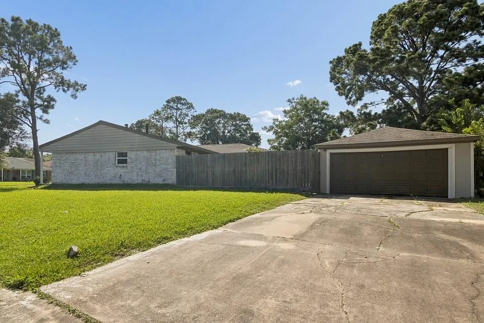 3 bed, 2.0 bath, 2000 sqft, $2,600 — Photo 3