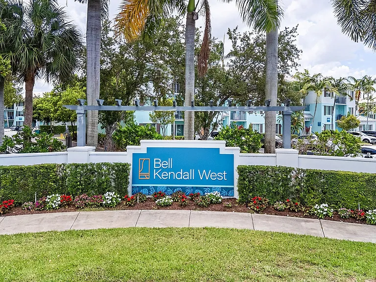Bell Kendall West — Photo 51