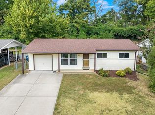 61 Hillcrest Blvd, Ballwin, MO 63021