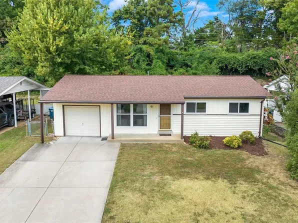 61 Hillcrest Blvd, Ballwin, MO 63021