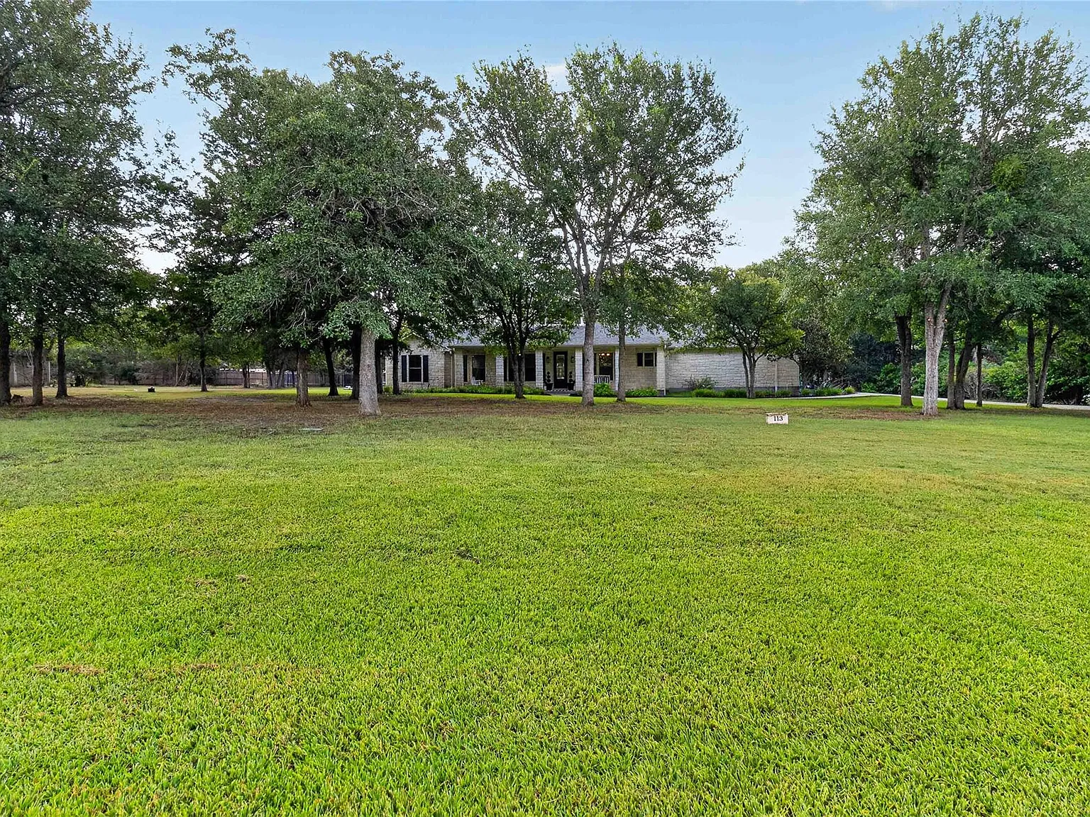 5 bed, 3.5 bath, 3661 sqft, $3,600 — Photo 2
