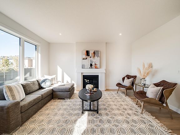 3rd image of 77 Chartres Close