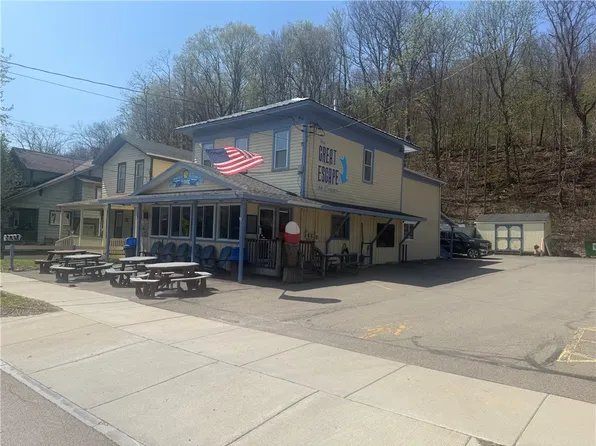221 S Franklin St, Watkins Glen, NY 14891