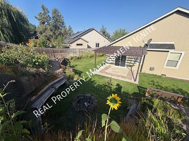 332 SW Antler Ridge Ct — Photo 16
