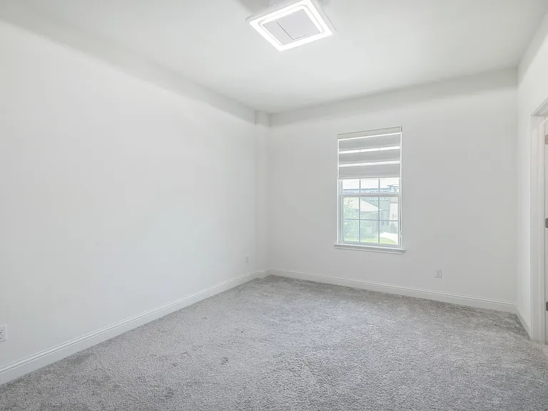 4413 Edgewater Dr — Photo 31
