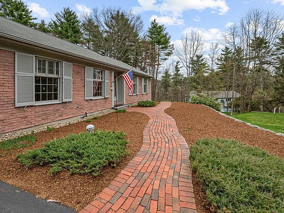 3rd image of 7 Pine Drive
