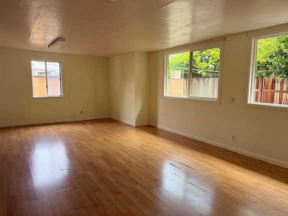 4th image of 4729 Snead Dr