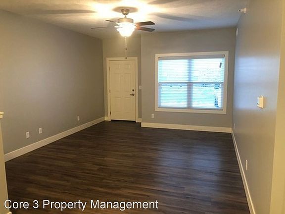 3rd image of 1031 Ekstam Dr #102
