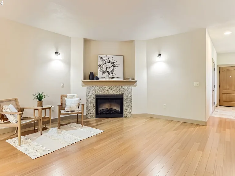 2043 NE 49th Way — Photo 4