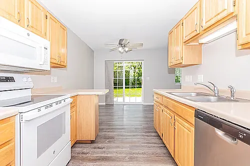 Georgetown Townhomes — Photo 8