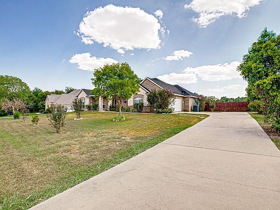 3rd image of 124 Saddle Horn Ln
