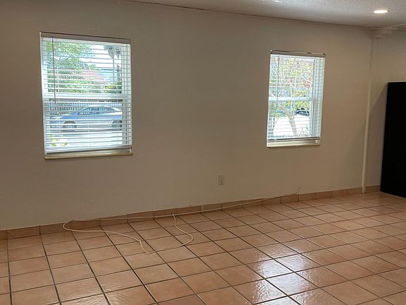 3rd image of 327 26th Ave N #1