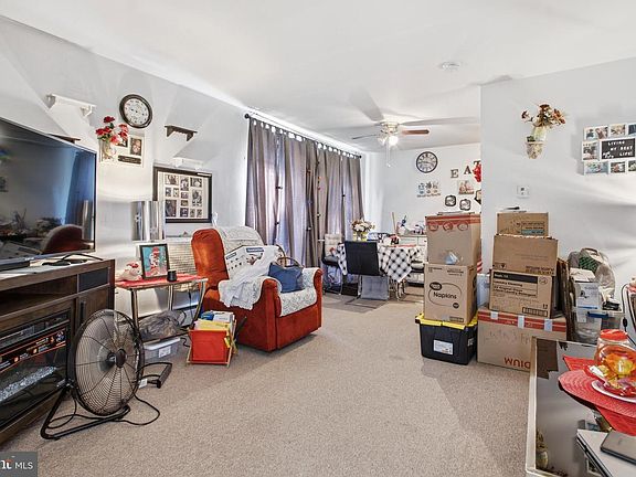 5th image of 100 E Glenolden Ave APT B4