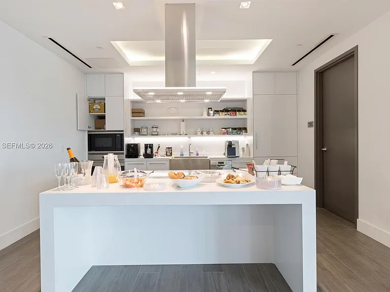 17111 Biscayne Blvd #903 — Photo 21