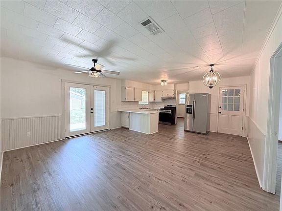 4th image of 634 Castain Dr