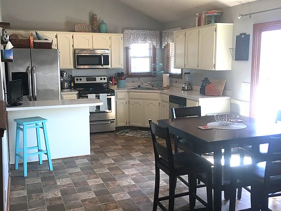 3rd image of 2309 Marilyn Dr