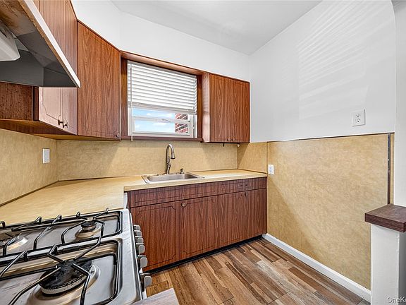 5th image of 151-68 24th Avenue
