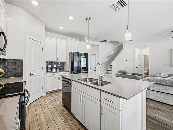 5th image of 1861 Black Maple Pl