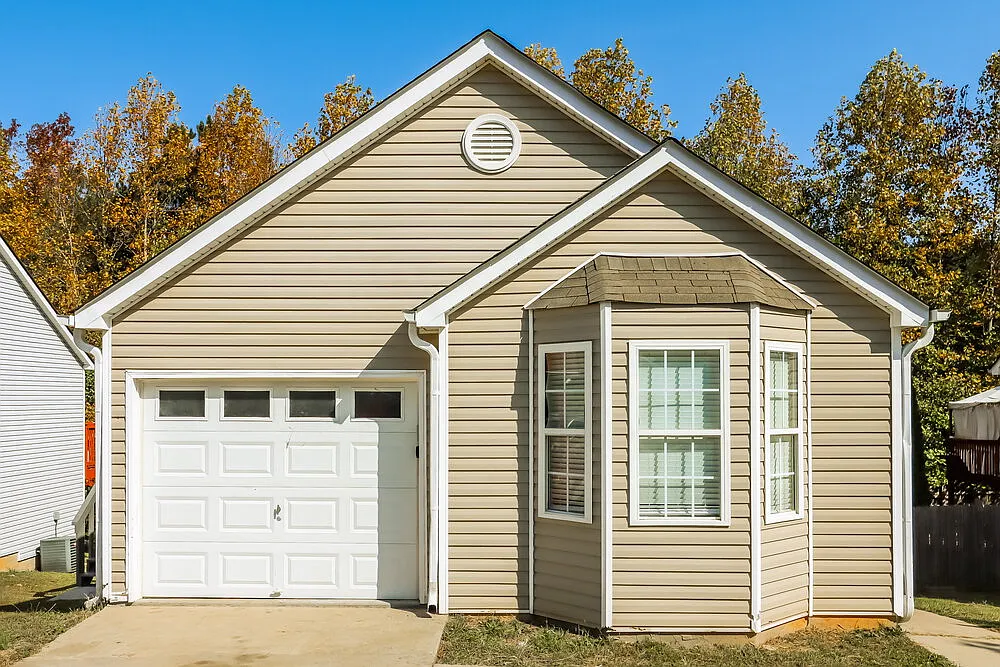 3 bed, 2.0 bath, 1149 sqft, $1,565 — Photo 1