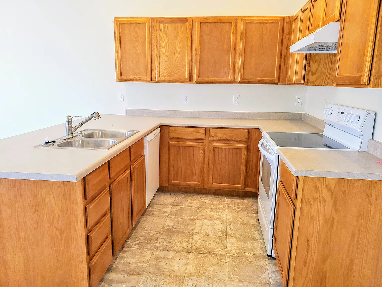 3 bed, 1288 sqft, $2,590 — Photo 2