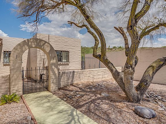 2nd image of 5830 E Paseo De La Pereza
