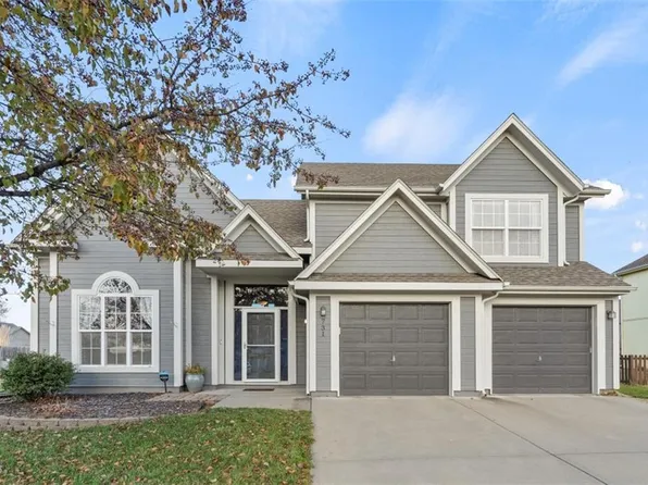 731 River Dr, Edwardsville, KS 66111