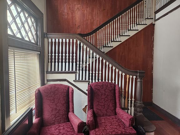 2nd image of 103 Lincoln Park Dr APT 2