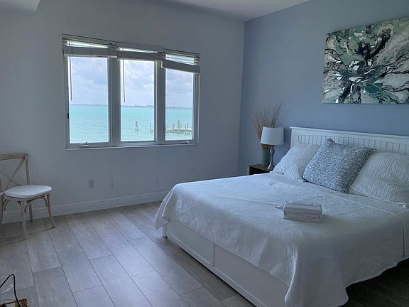 4th image of 30 Harbour Isle Dr E #204