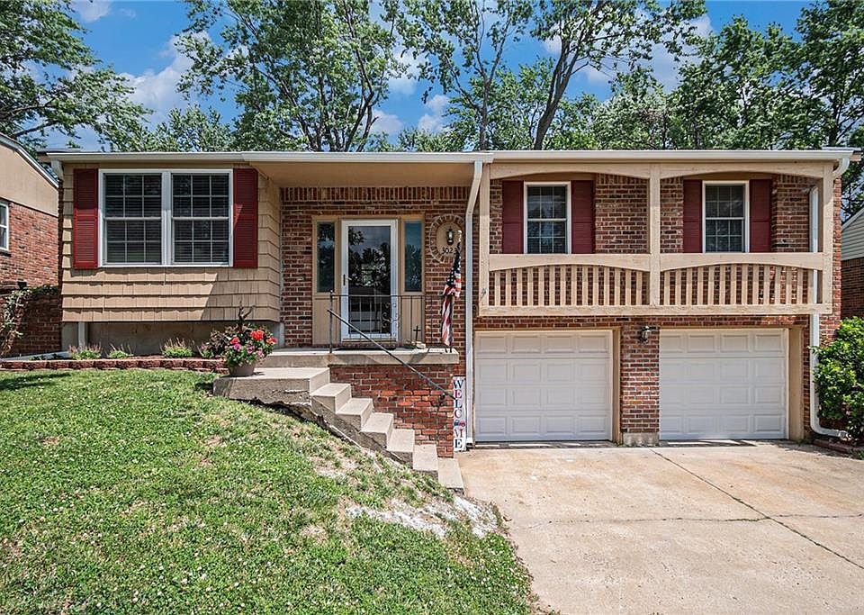 1st image of 3023 NW Castle Dr