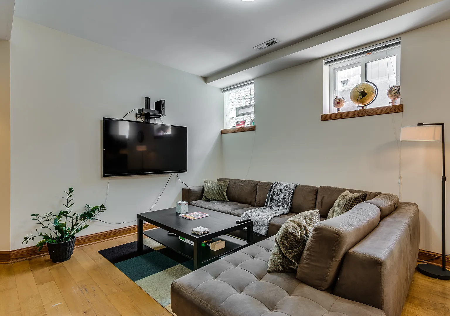 3 bed, 1400 sqft, $4,000 — Photo 2