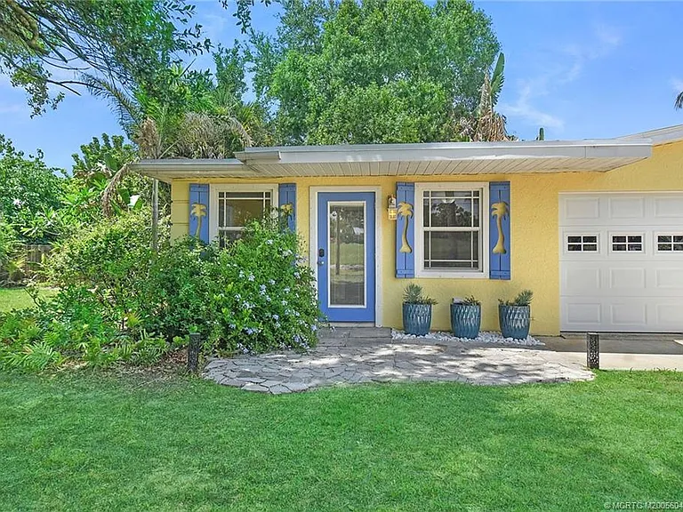 1413 SW Heather Ter — Photo 1