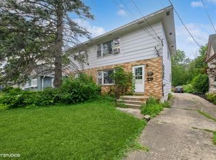 140 Newberry Ave, Libertyville, IL 60048