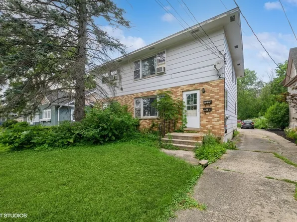 140 Newberry Ave, Libertyville, IL 60048