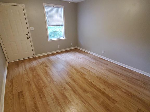 2nd image of 118 N Poole St #B