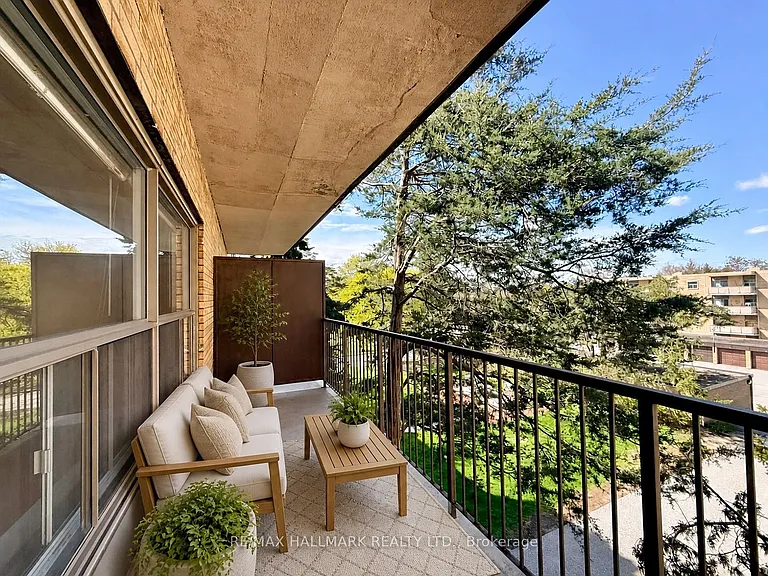 30 Upper Canada Dr #301 — Photo 13