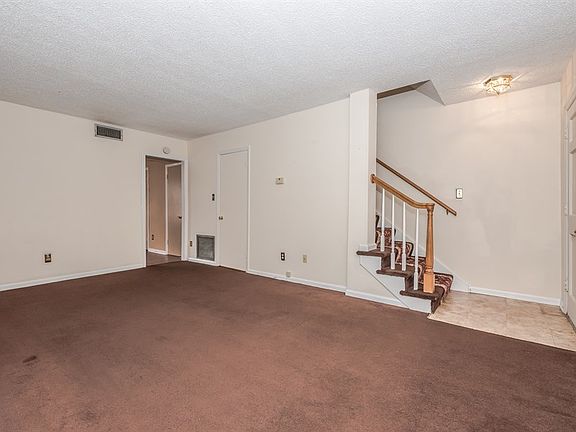 5th image of 6835 Farmingdale Dr APT D