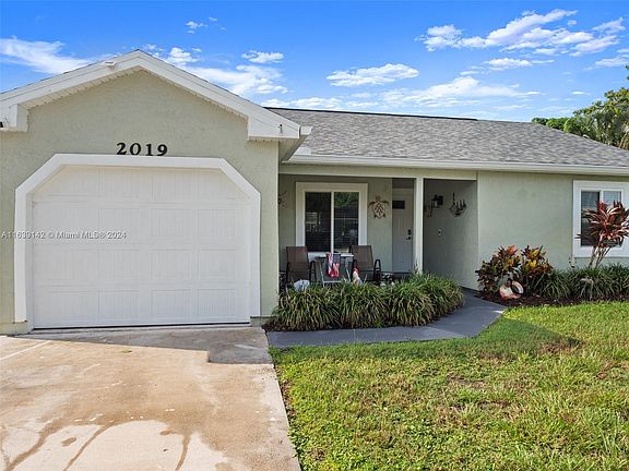 3rd image of 2019 SE West Dunbrooke Cir