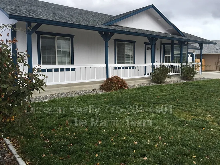 1015 Mercedes Dr — Photo 3