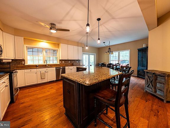 4th image of 110 Theodora Ct